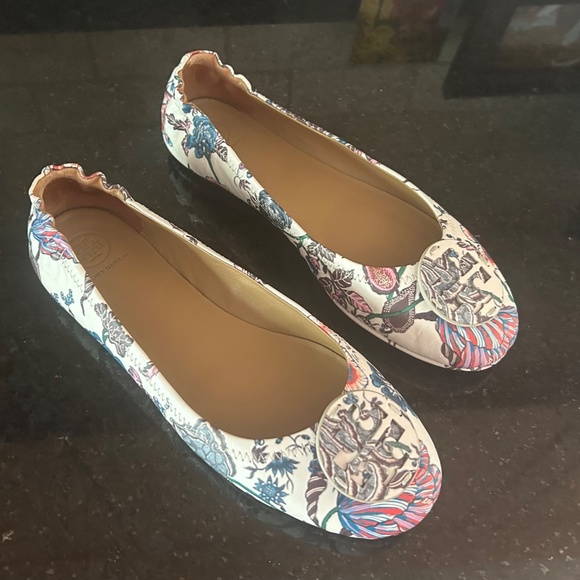 Tory Burch Minnie Floral Travel Ballet Flats - Picture 4 of 8